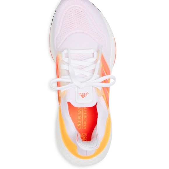 Women’s Ultraboost 22 - Picture 4 of 16